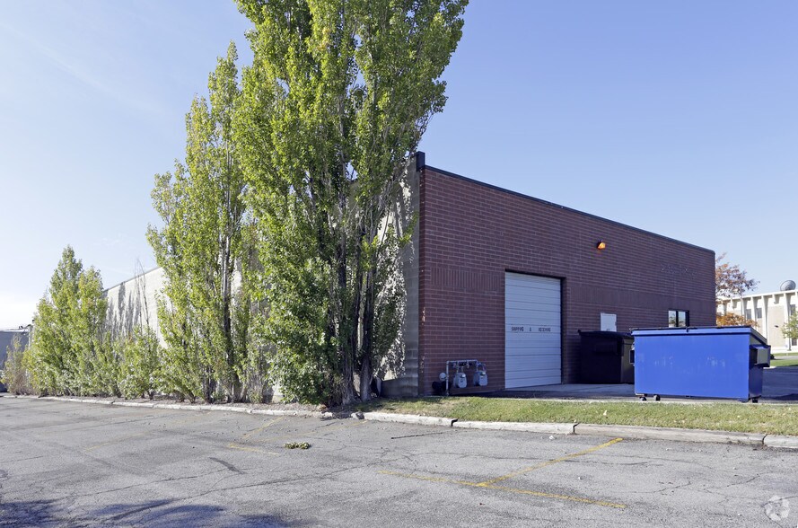 2301-2315 Decker Lake Blvd, Salt Lake City, UT à louer - Photo de l’immeuble – Image 3 sur 4