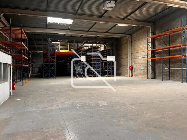 Plus de détails pour Bureau, Industriel/Logistique à louer