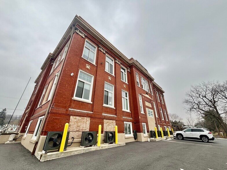 216 Penn St, Bath, PA à vendre - Photo de l’immeuble – Image 3 sur 7