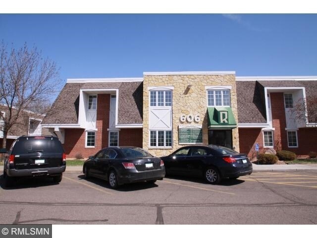 606 Roosevelt Rd, Saint Cloud, MN à louer - Photo de l’immeuble – Image 3 sur 8