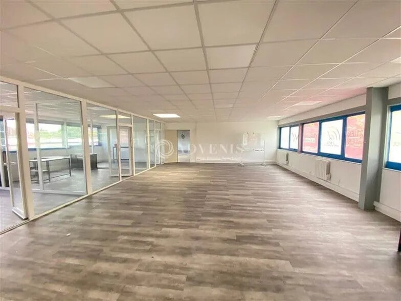 Bureau dans Villepinte à louer - Photo intérieure – Image 1 sur 10