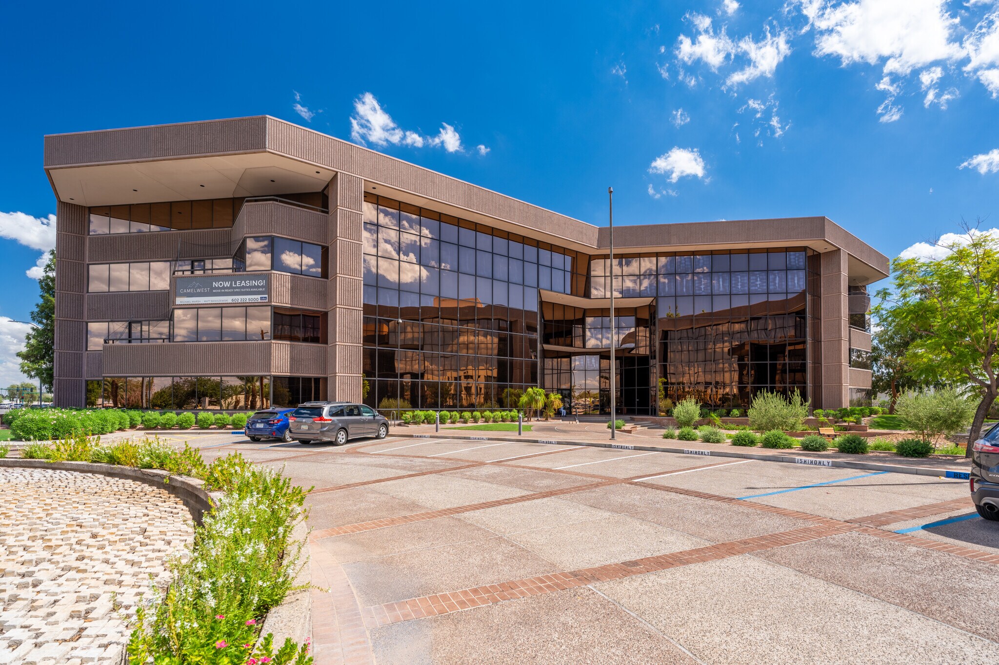2001 W Camelback Rd, Phoenix, AZ à louer Photo principale– Image 1 sur 6