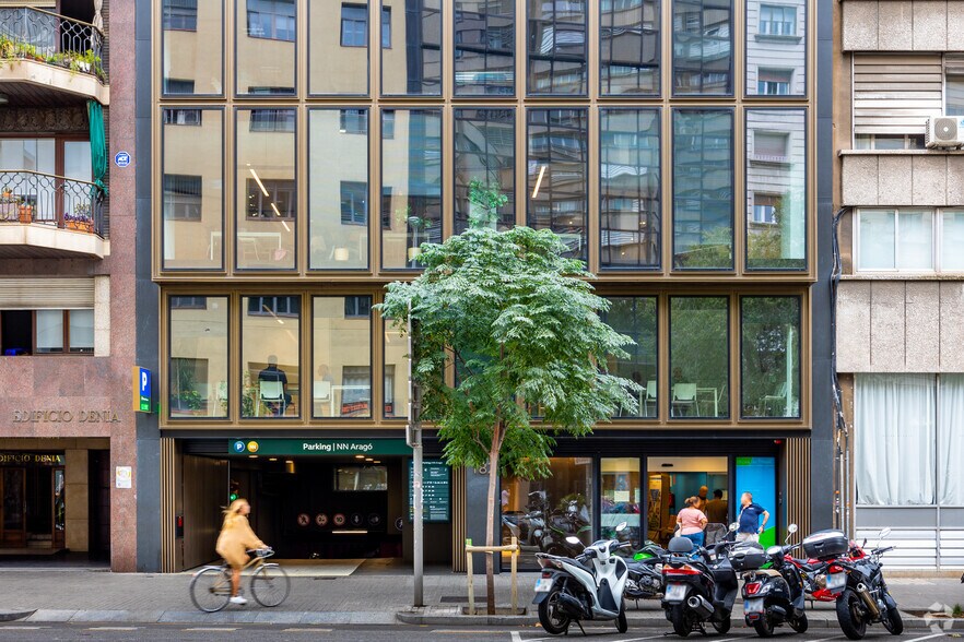Carrer d'Aragó, 182, Barcelone, Barcelona à louer - Photo de l’immeuble – Image 2 sur 14