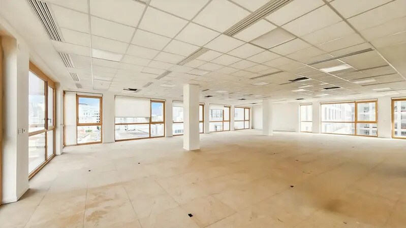 Bureau dans Ivry-sur-Seine à louer - Photo de l’immeuble – Image 2 sur 9
