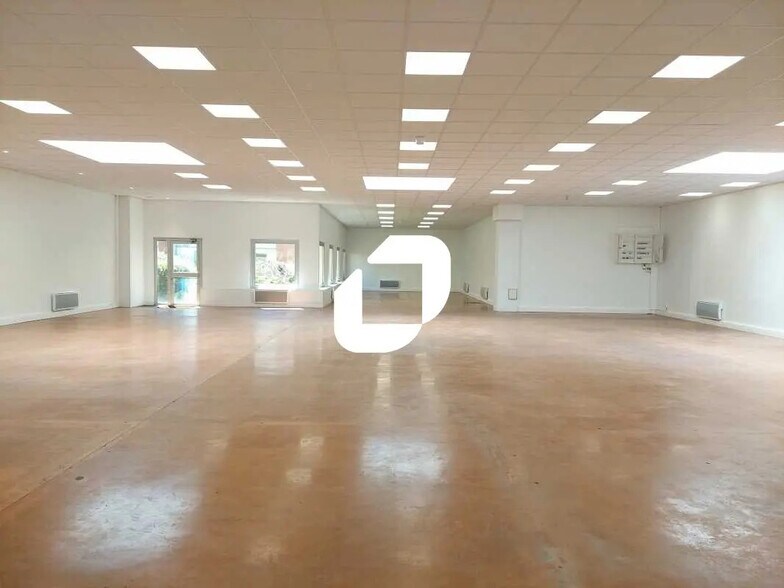 Local d’activités dans Trappes à louer - Photo intérieure – Image 2 sur 11