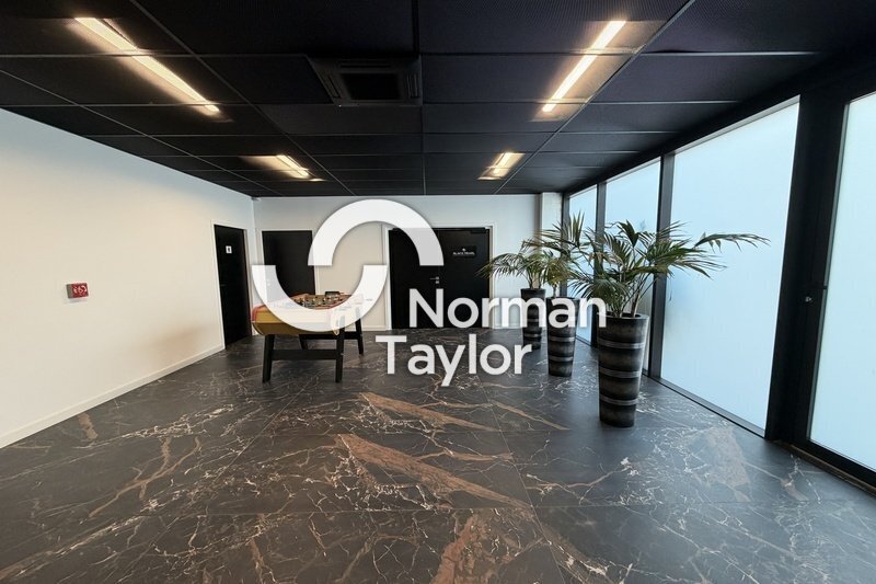 Bureau dans Montpellier à louer - Hall d’entrée – Image 3 sur 7