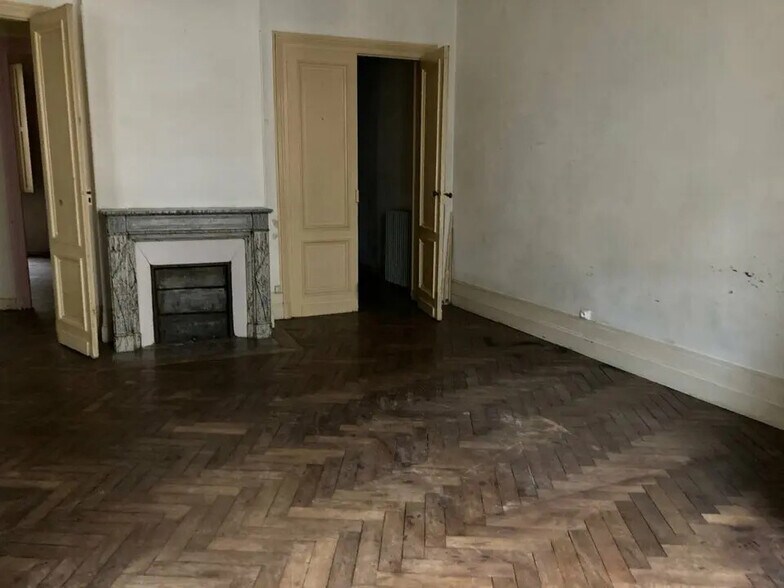 Bureau dans Bordeaux à vendre - Photo de l’immeuble – Image 3 sur 19