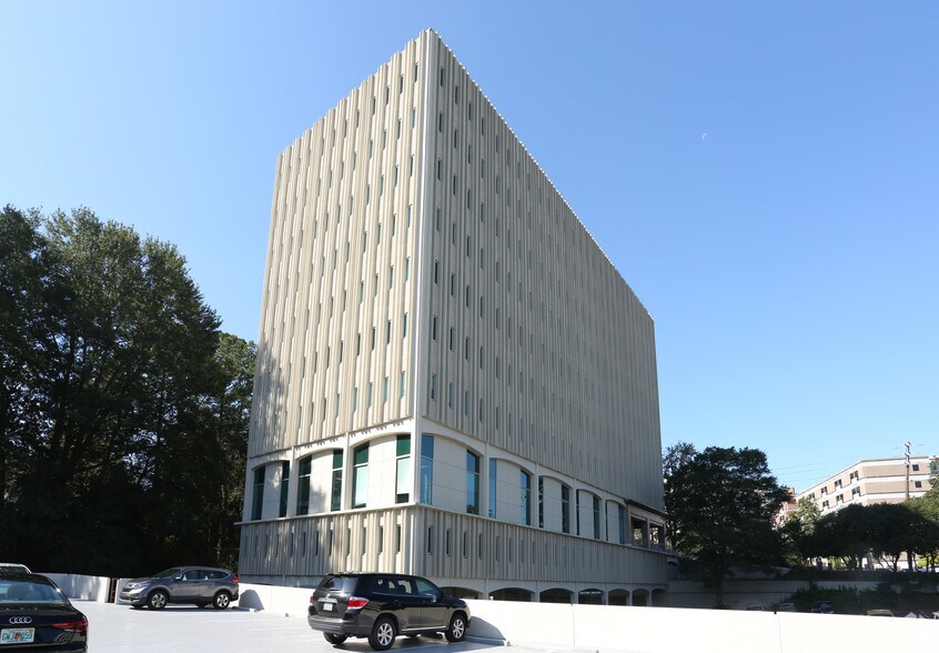 2045 Peachtree Rd Ne, Atlanta, GA à louer - Photo principale – Image 2 sur 8