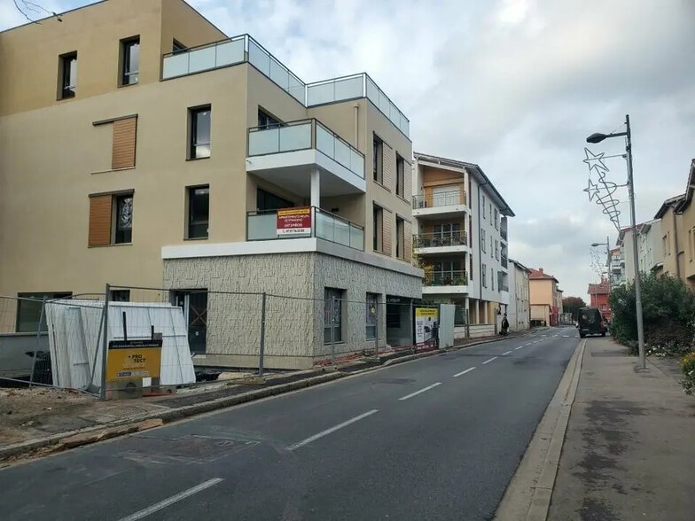 Local commercial dans Craponne à vendre - Photo de l’immeuble – Image 3 sur 9