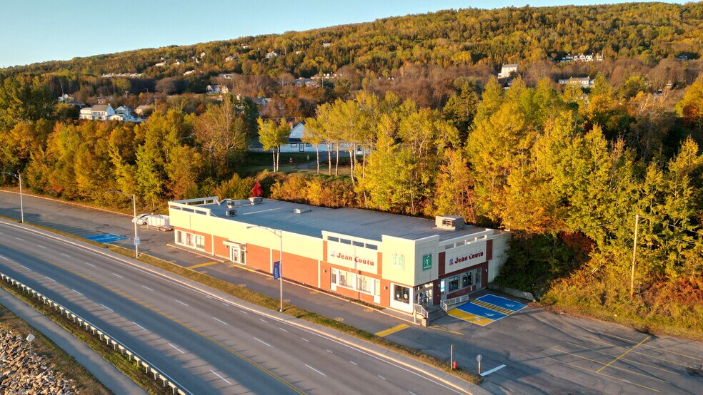 153-375 Boul De Comporté, La Malbaie, QC à louer - Photo de l’immeuble – Image 3 sur 4