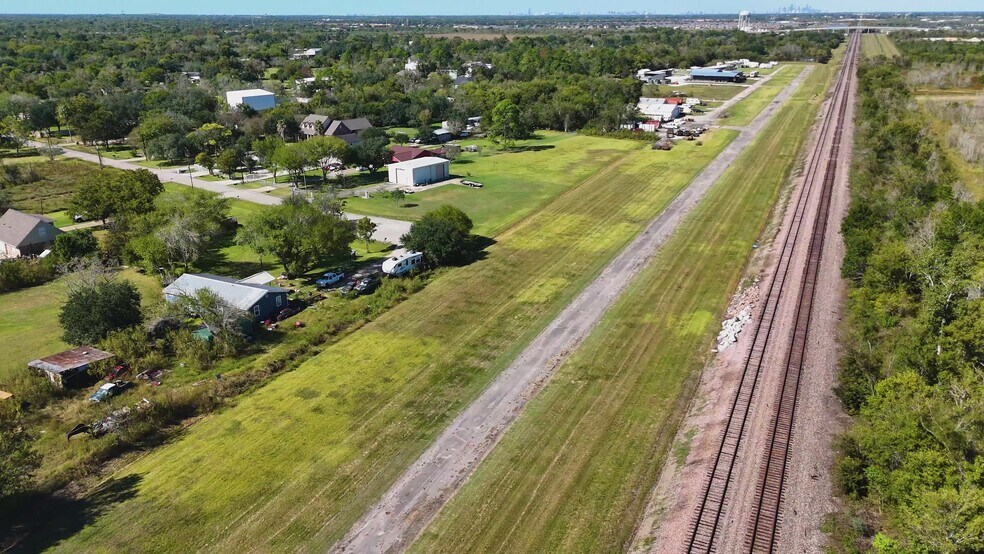 7911 James St, Pearland, TX à vendre - Vidéo sur l’annonce professionnelle – Image 2 sur 5