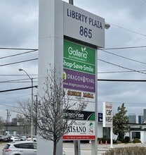 865 York Mills Rd, Toronto, ON à louer Photo de l’immeuble– Image 2 sur 3