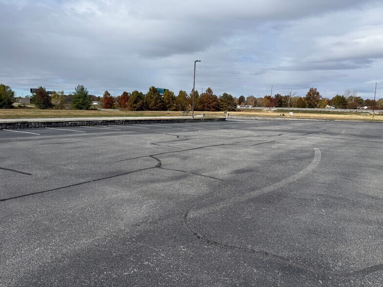 1615 Landing Dr, Carterville, IL à vendre - Photo de l’immeuble – Image 3 sur 3