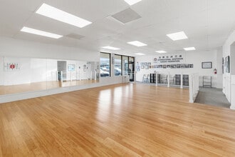 950-980 King Dr, Daly City, CA à louer Photo de l’immeuble– Image 1 sur 9