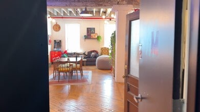 37 Greenpoint Ave, Brooklyn, NY à louer - Vidéo sur l’annonce professionnelle 