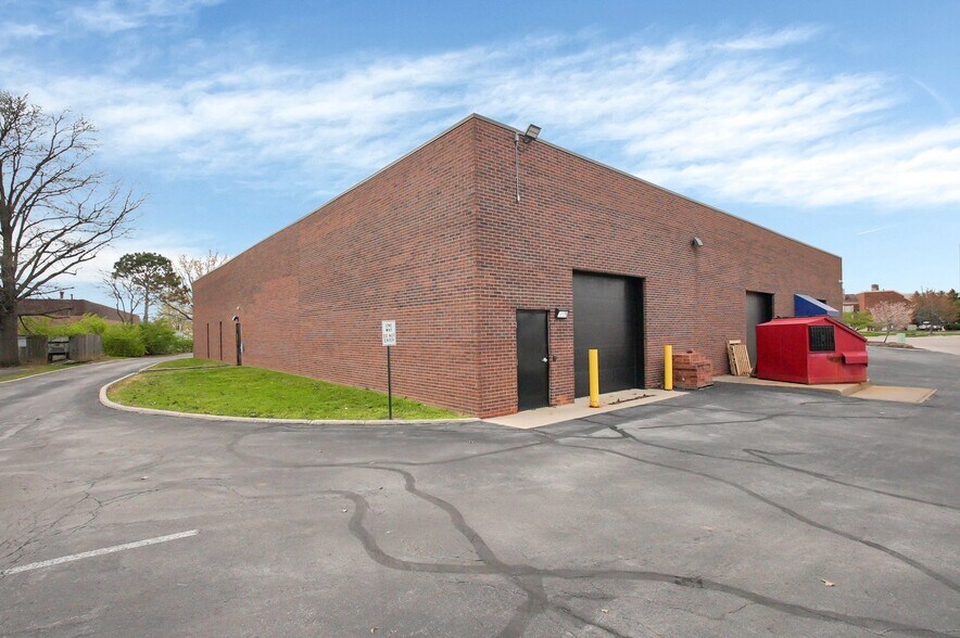 1021 Checkrein Ave, Columbus, OH à louer - Photo de l’immeuble – Image 2 sur 5