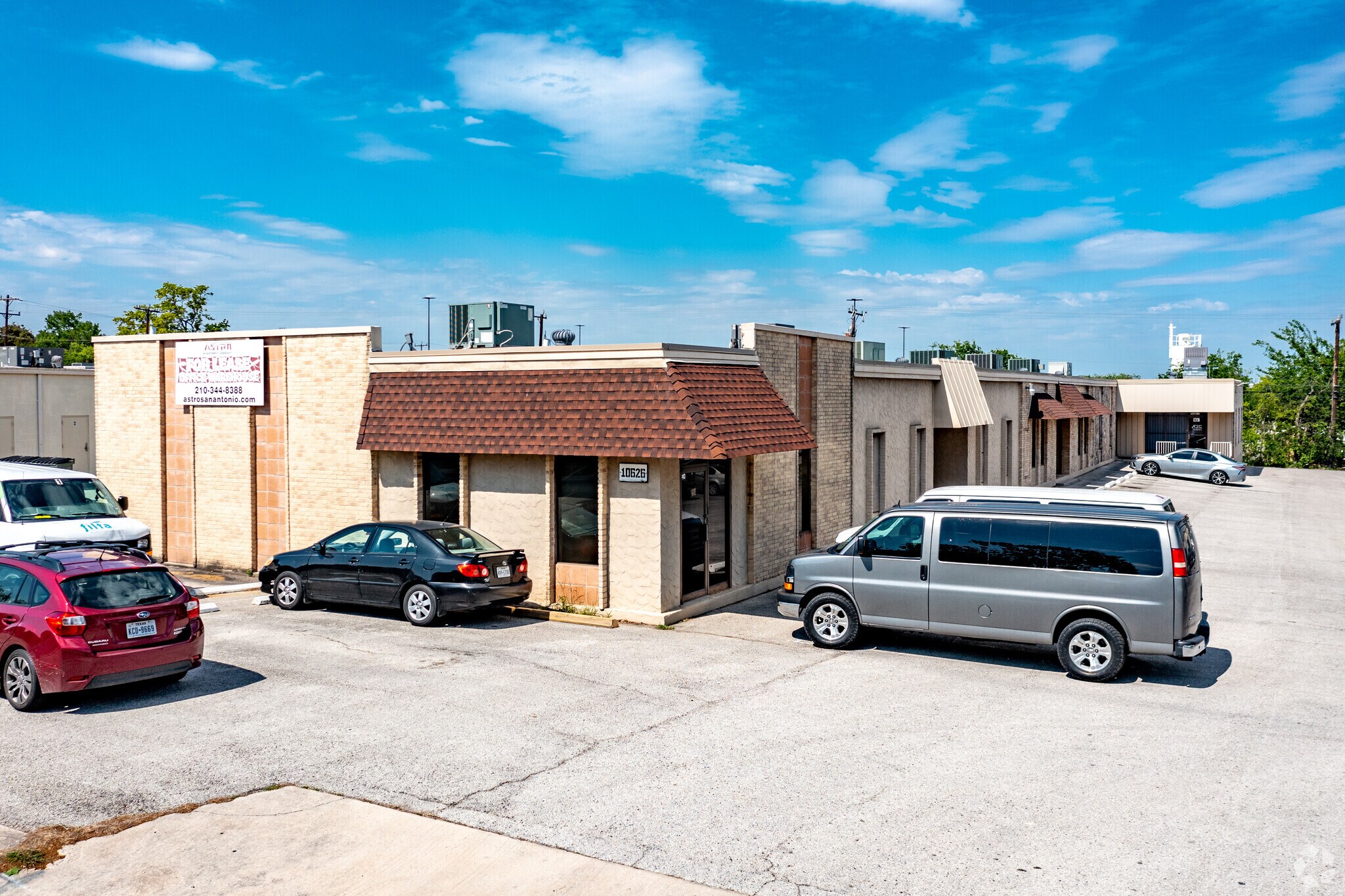10646 Gulfdale St, San Antonio, TX à louer Photo principale– Image 1 sur 7