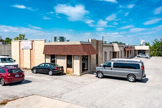 10646 Gulfdale St, San Antonio, TX à louer Photo de l’immeuble– Image 1 sur 10