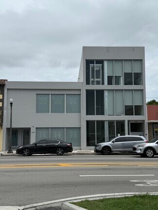 Plus de détails pour 645 NE 125th St, North Miami, FL - Bureau à louer