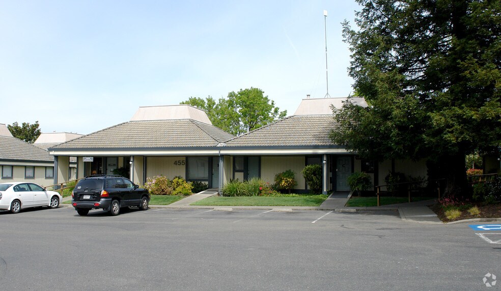 455 March Ave, Healdsburg, CA à vendre - Photo de l’immeuble – Image 2 sur 16