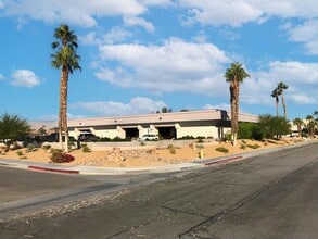 1130 N Valdivia Way, Palm Springs, CA à louer Photo intérieure– Image 1 sur 7