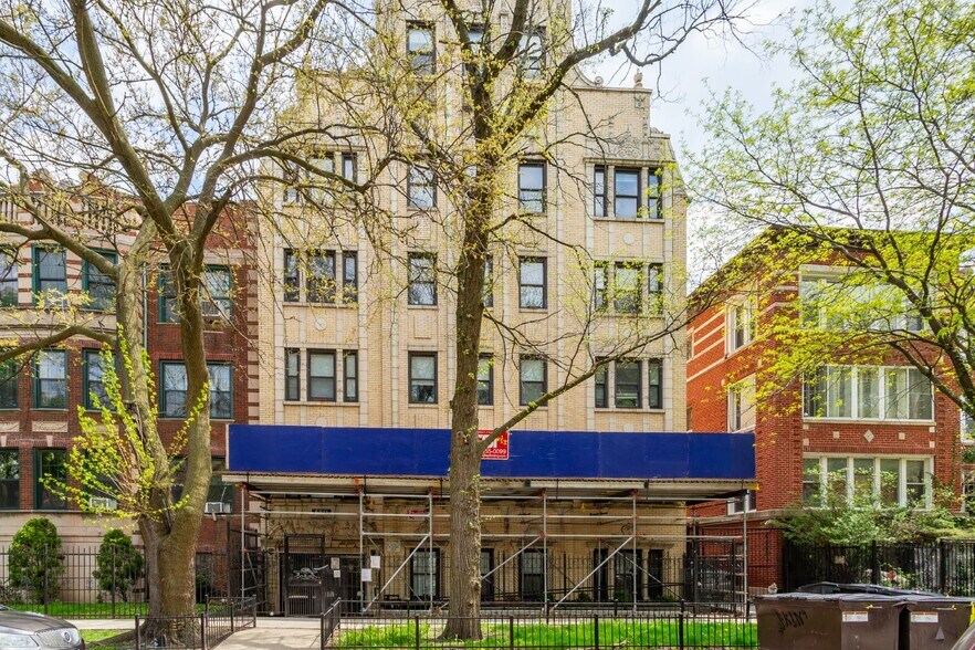 6811 S Paxton Ave, Chicago, IL à vendre - Photo de l’immeuble – Image 3 sur 19
