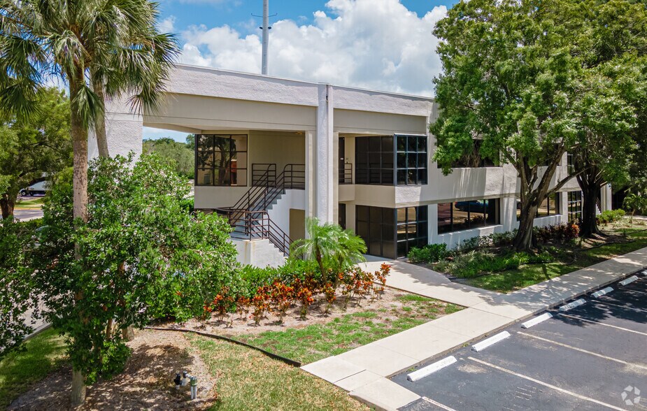 1800 NW 69th Ave, Plantation, FL à vendre - Photo de l’immeuble – Image 3 sur 24