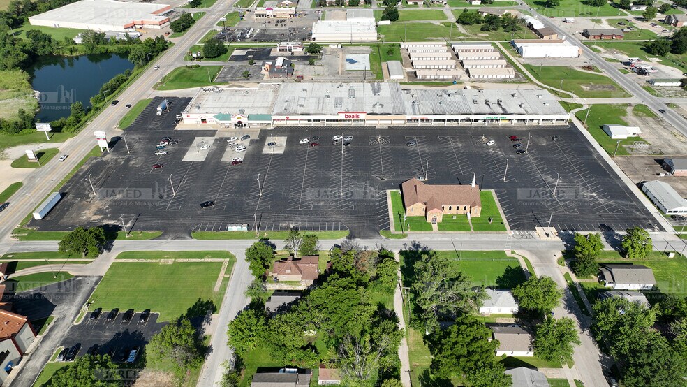 100 Hall St, Coffeyville, KS à louer - Photo de l’immeuble – Image 2 sur 29