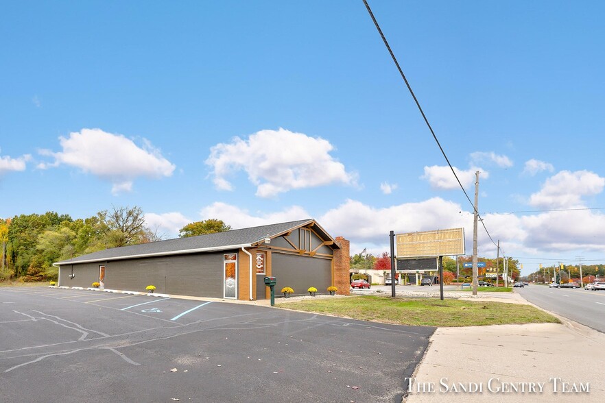 1343 Whitehall Rd, Muskegon, MI à vendre - Photo principale – Image 1 sur 31