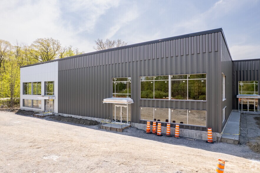 5565 Av Pierre-Dansereau, Salaberry-de-valleyfield, QC à vendre - Photo de l’immeuble – Image 3 sur 4