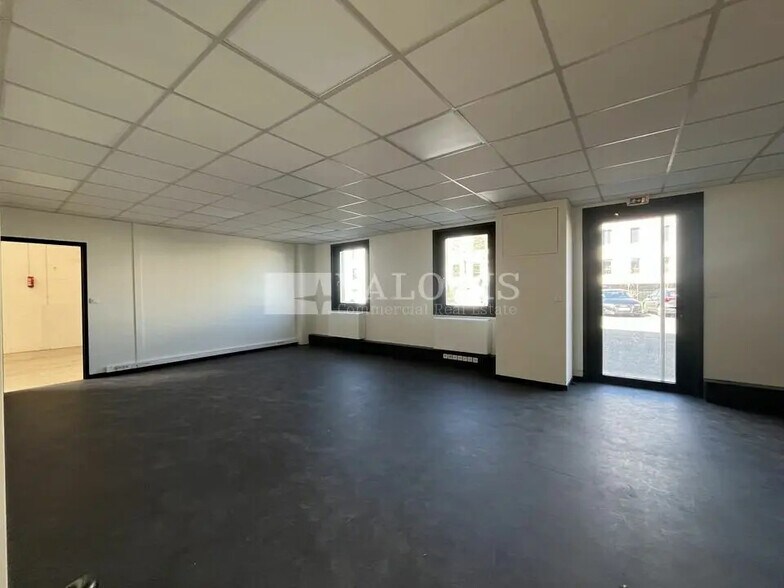 Local d’activités dans Dardilly à louer - Photo intérieure – Image 2 sur 6