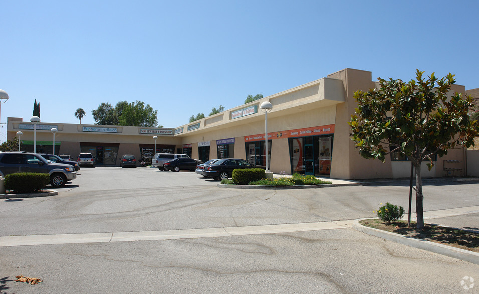 2513 Tapo St, Simi Valley, CA à louer - Photo de l’immeuble – Image 2 sur 25