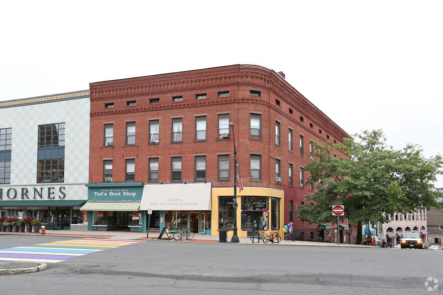158-164 Main St, Northampton, MA à louer - Photo de l’immeuble – Image 2 sur 10