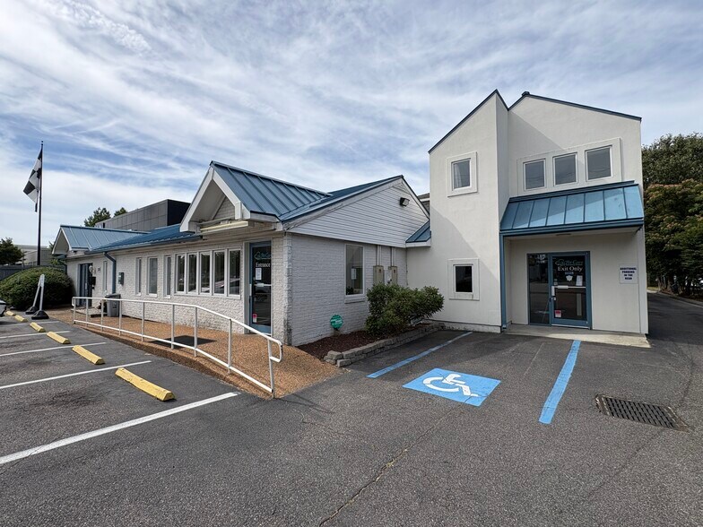 5201 Virginia Beach Blvd, Virginia Beach, VA à louer - Photo de l’immeuble – Image 1 sur 4