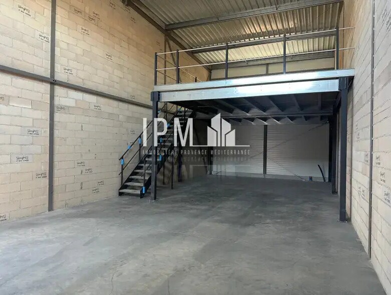 33 Rue De La Forge, Hyères à louer - Photo de l’immeuble – Image 2 sur 6