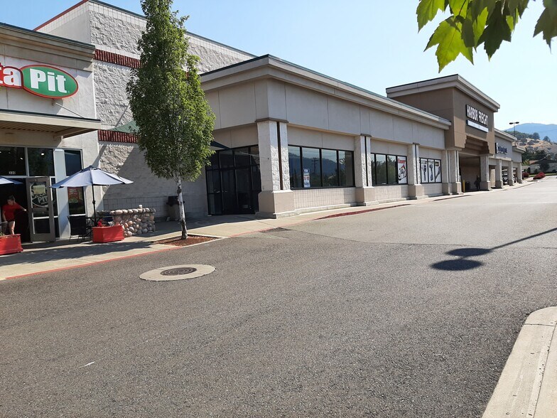 340 NE Beacon Dr, Grants Pass, OR à louer - Photo de l’immeuble – Image 1 sur 4