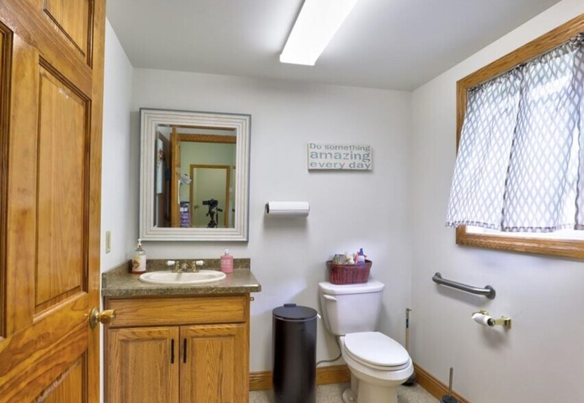 1259 N Main St, Jamestown, NY à vendre - Photo intérieure – Image 2 sur 17