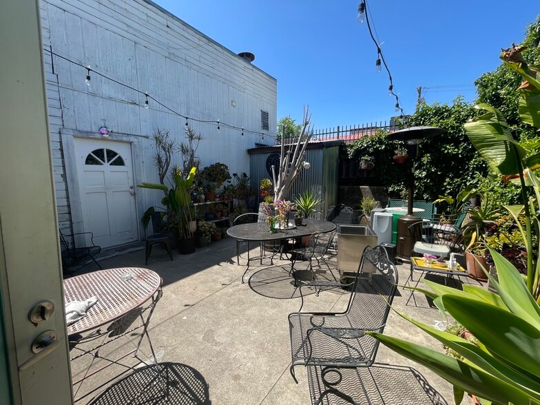 5526 Martin Luther King Jr Way, Oakland, CA à vendre - Photo de l’immeuble – Image 2 sur 8