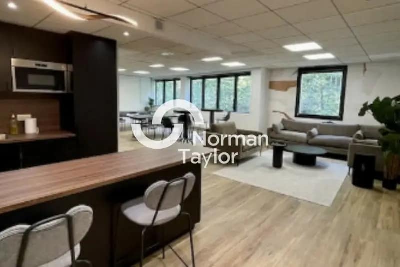 Bureau dans Lyon à louer - Photo de l’immeuble – Image 1 sur 4