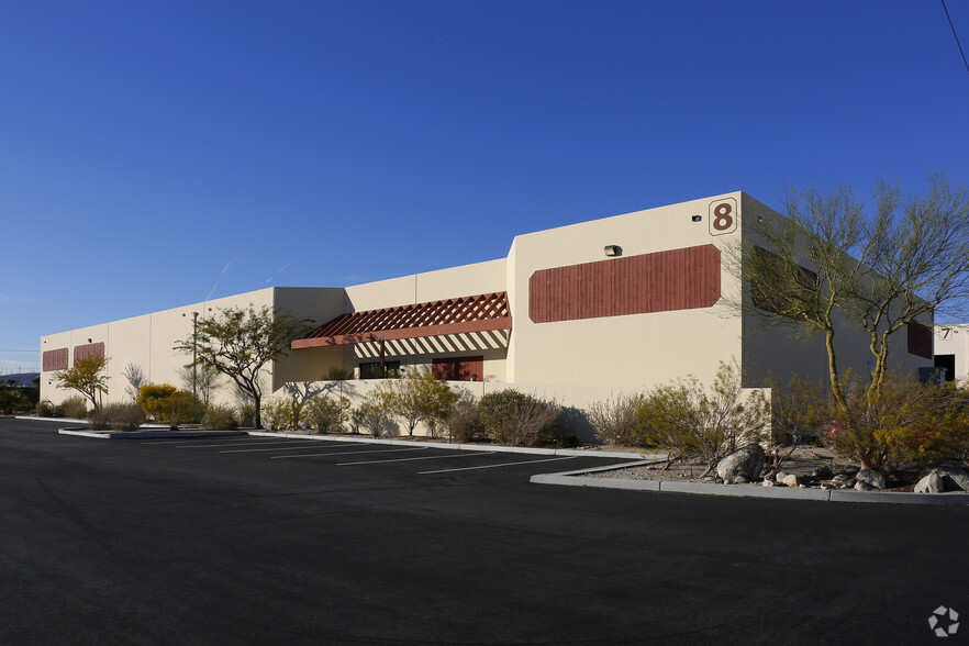 19020 N Indian Canyon Dr, North Palm Springs, CA à louer - Photo de l’immeuble – Image 1 sur 13