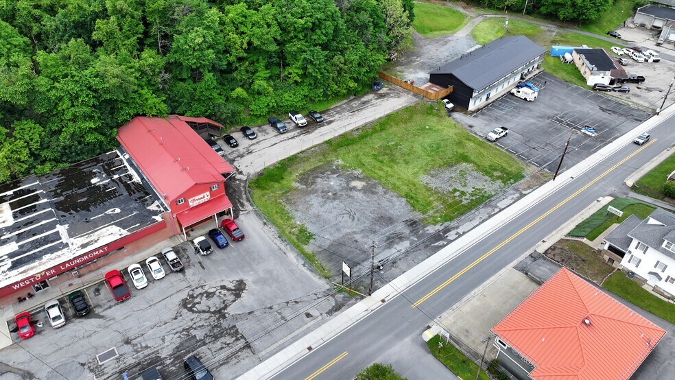 369 Holland Ave, Westover, WV à louer - Photo de l’immeuble – Image 2 sur 11