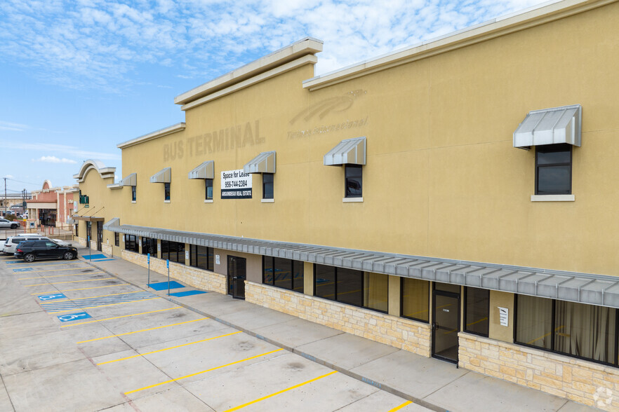 8915 San Dario Ave, Laredo, TX à louer - Photo de l’immeuble – Image 2 sur 23