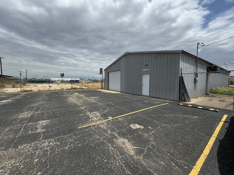 212 S Dock Rd, Odessa, TX à louer - Photo de l’immeuble – Image 2 sur 5