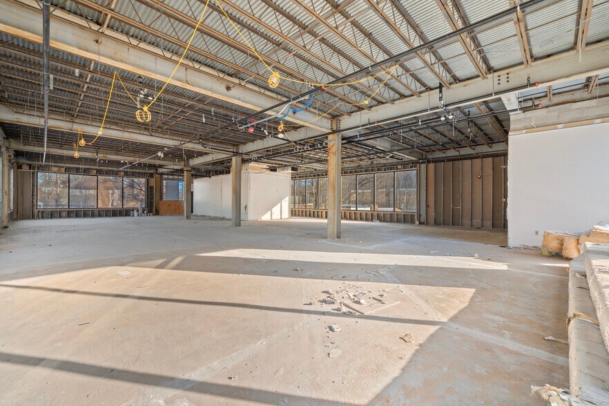 595 Pawtucket Blvd, Lowell, MA à louer - Photo intérieure – Image 3 sur 17
