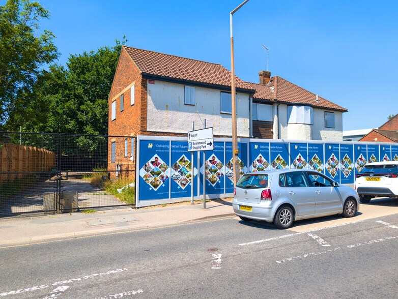 39 Theobald Street, Borehamwood à vendre - Photo de l’immeuble – Image 2 sur 7