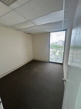 2500 E Hallandale Beach Blvd, Hallandale Beach, FL à louer Photo intérieure– Image 2 sur 8