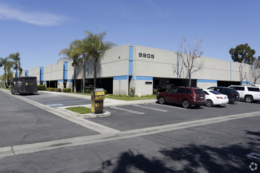 9825 Painter Ave, Santa Fe Springs, CA à louer - Photo de l’immeuble – Image 2 sur 55