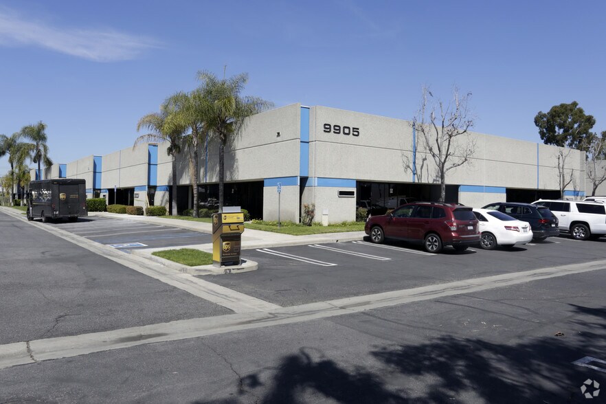 9825 Painter Ave, Santa Fe Springs, CA à louer - Photo de l’immeuble – Image 3 sur 57