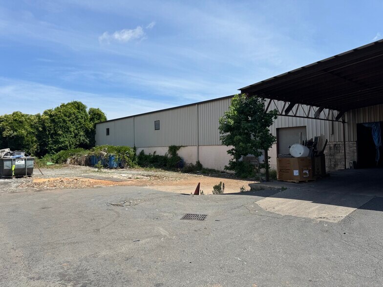 4820 Rozzelles Ferry Rd, Charlotte, NC à louer - Photo de l’immeuble – Image 3 sur 28