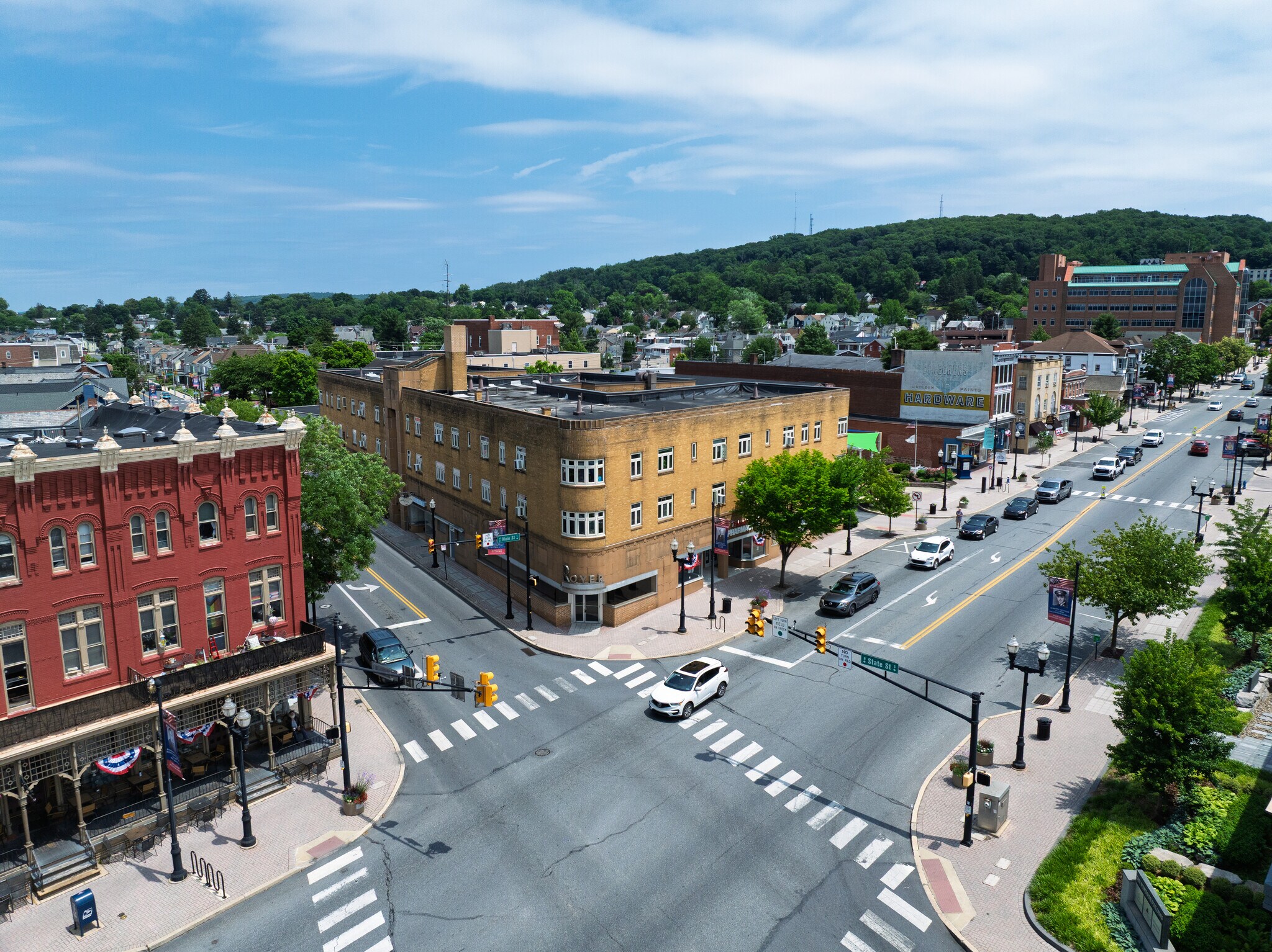 2 E Main St, Ephrata, PA à louer Photo de l’immeuble– Image 1 sur 8